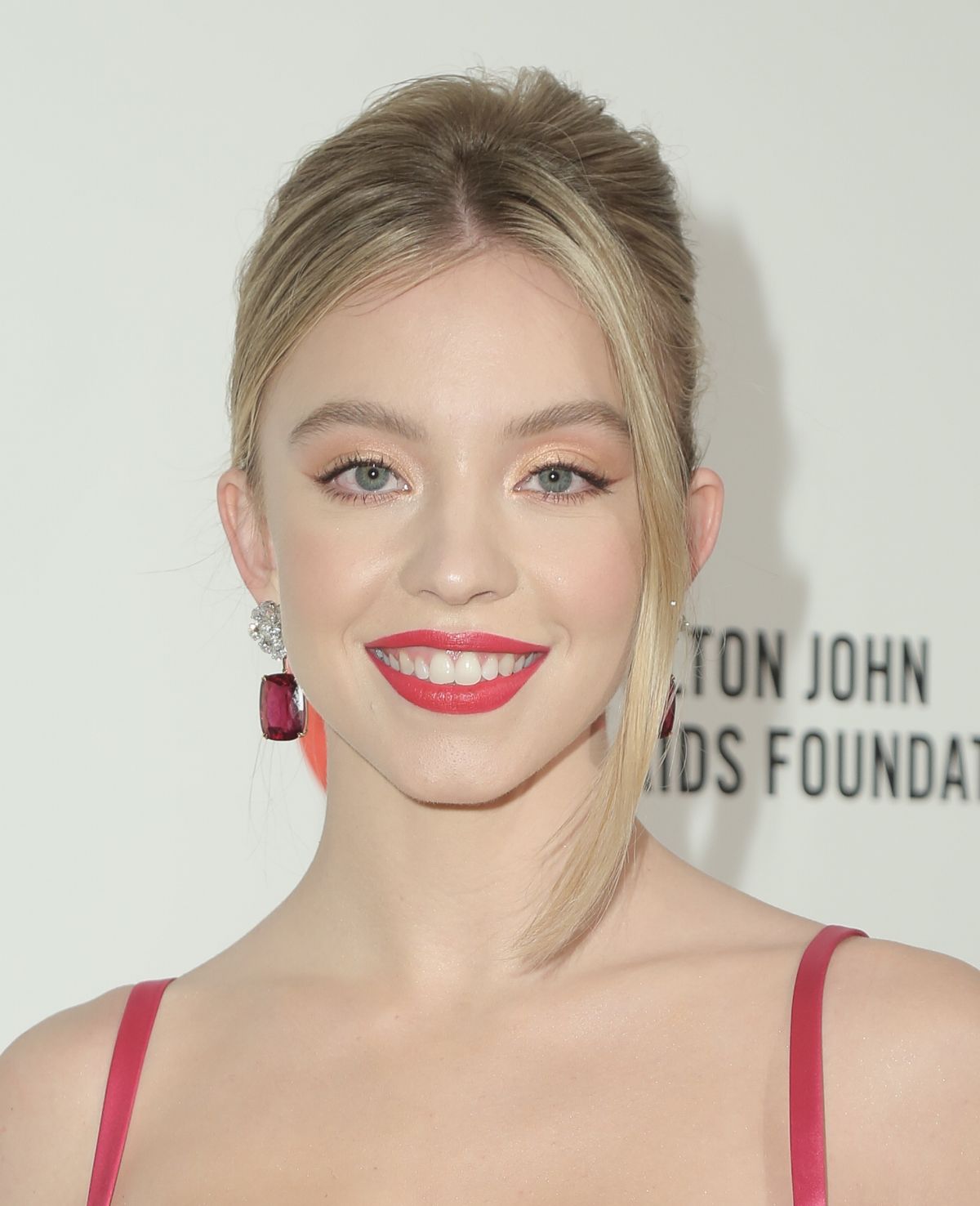 SYDNEY SWEENEY at Elton John Aids Foundation Oscar Viewing Party in West Hollywood 02/09/2020 — frame 24/33 (1200×1476)