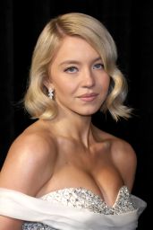 Sydney Sweeney at Governors Awards 2025 — frame 27/343 (171×256)