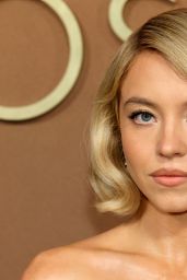 Sydney Sweeney at Governors Awards 2025 — frame 19/343 (171×256)