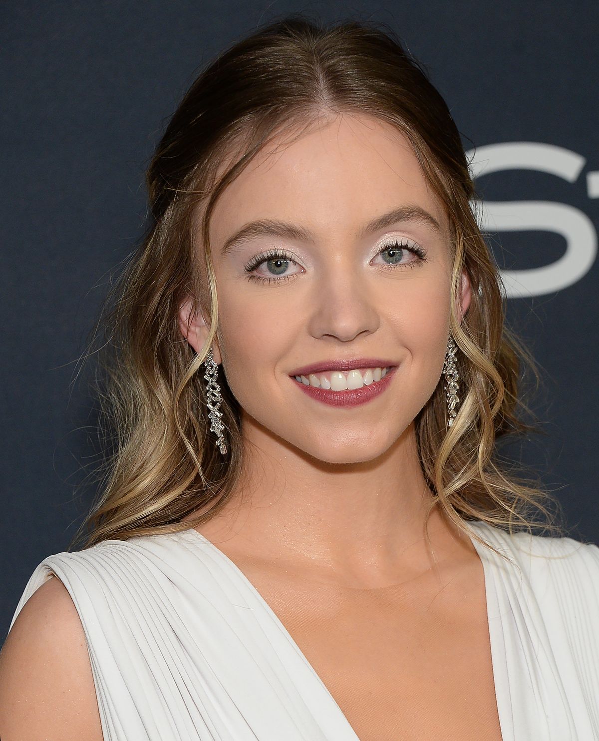 SYDNEY SWEENEY at Instyle and Warner Bros. Golden Globe Awards Party 01/05/2020 — frame 16/18 (1200×1484)
