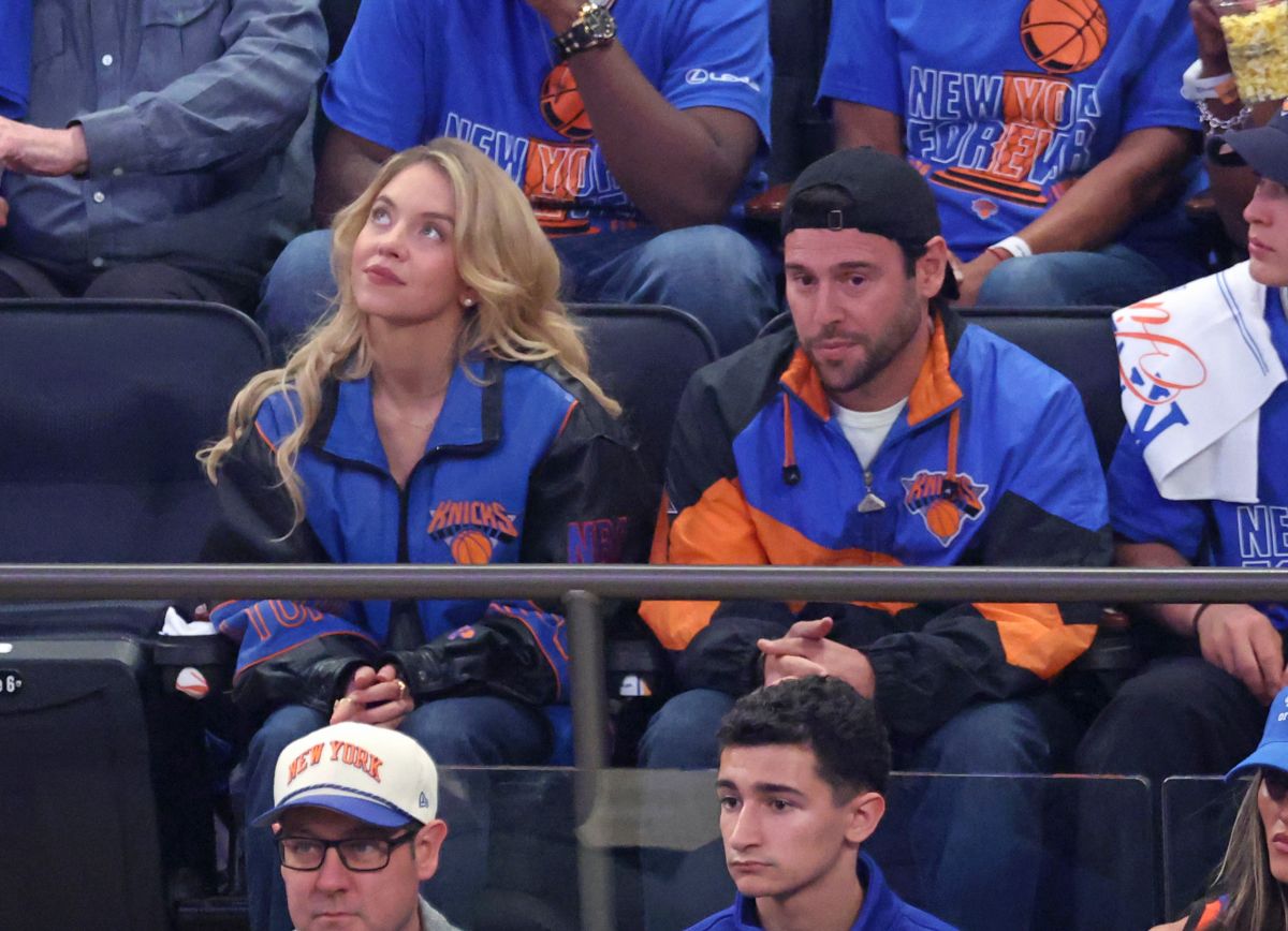 Sydney Sweeney at New York Knicks Vs San Antonio (1200×868)
