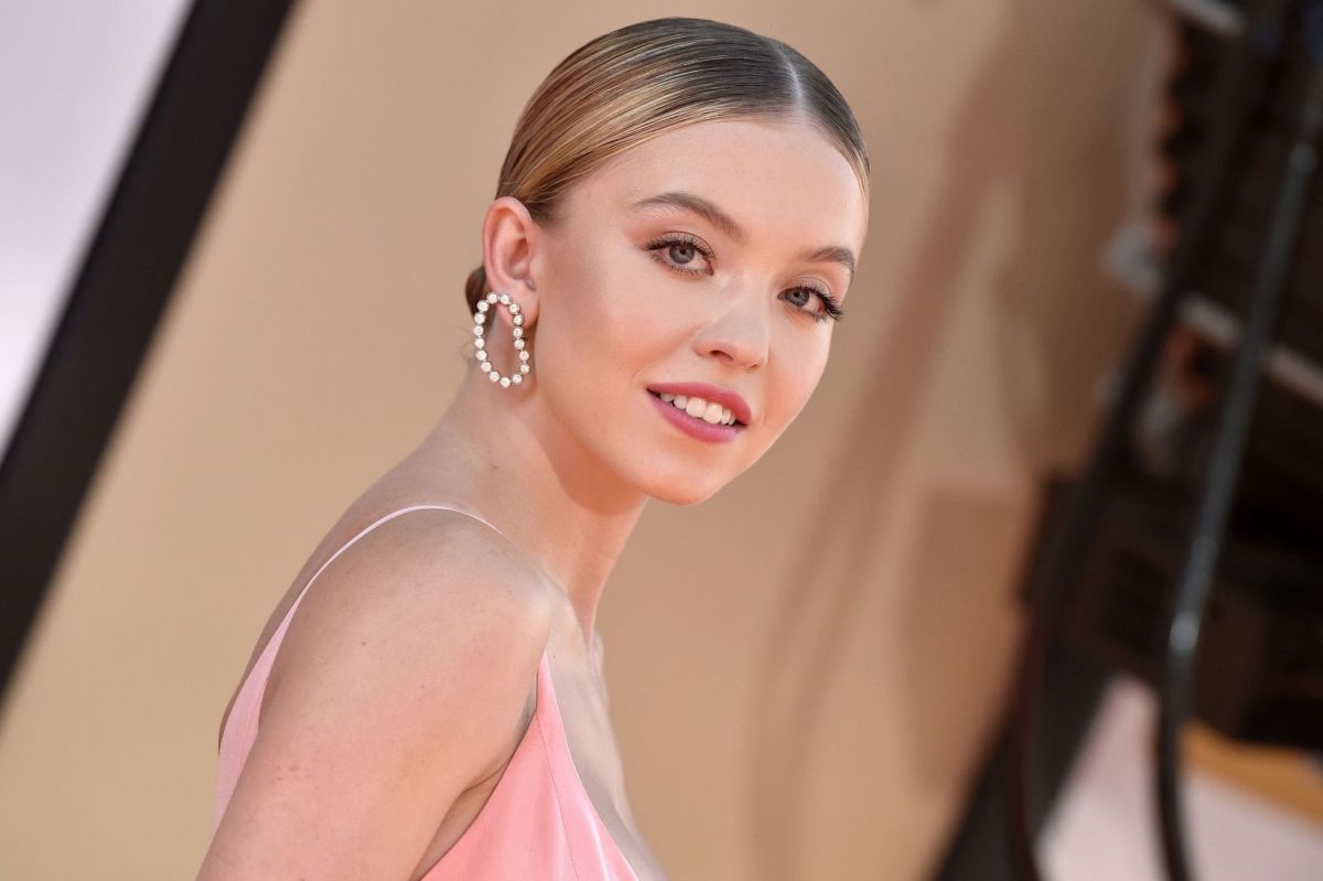 SYDNEY SWEENEY at Once Upon A Time in Hollywood Premiere in Los Angeles 07/22/2019 — frame 9/21 (1200×799)