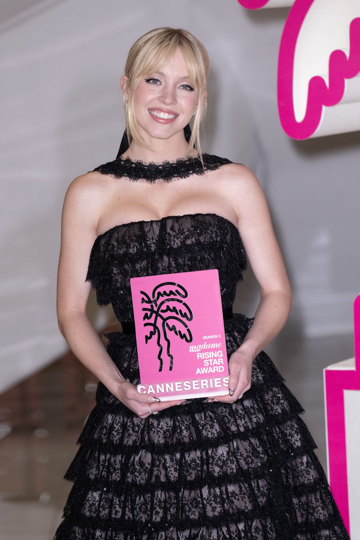 SYDNEY SWEENEY at Opening Ceremony of 5th Canneseries Festival in Cannes 04/01/2022 (1200×1800)