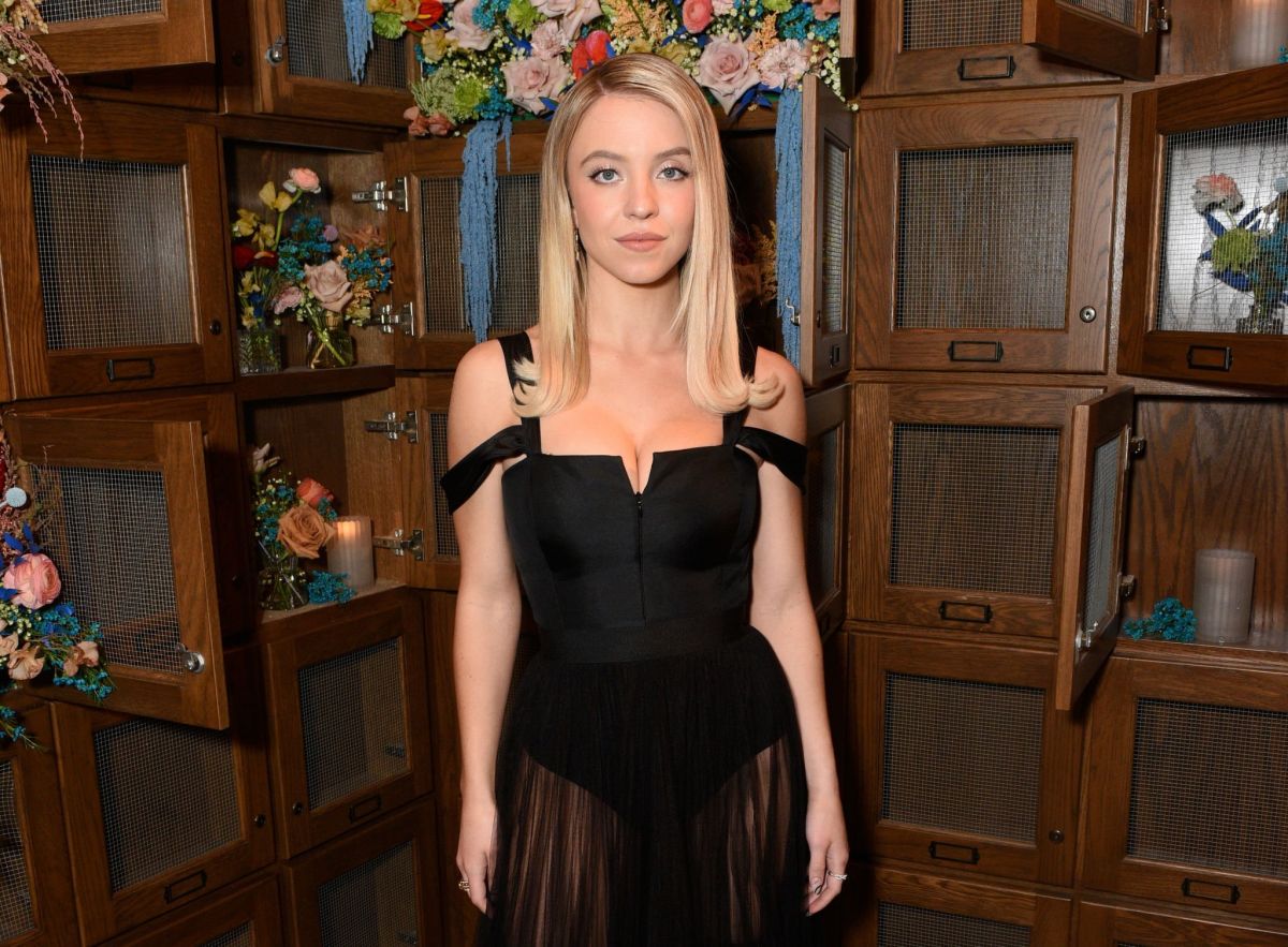 SYDNEY SWEENEY at Teen Vogue Celebrates New Hollywood in Los Angeles 03/23/2022 — frame 9/13 (1200×883)