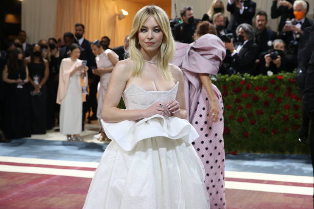 Sydney Sweeney at The 2022 Met Gala celebrating In America: An Anthology of Fashion held at the The Metropolitan Museum of Art on May 2, 2022 in New York City — frame 43/44 (612×408)