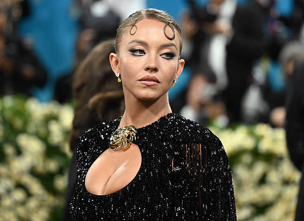Sydney Sweeney at The 2025 Met Gala Celebrating "Superfine: Tailoring Black Style" held at the Metropolitan Museum of Art on May 05, 2025 in New York, New York — frame 43/73 (612×445)