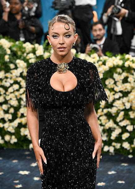 Sydney Sweeney at The 2025 Met Gala Celebrating "Superfine: Tailoring Black Style" held at the Metropolitan Museum of Art on May 05, 2025 in New York, New York — frame 44/73 (437×612)