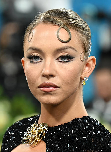 Sydney Sweeney at The 2025 Met Gala Celebrating "Superfine: Tailoring Black Style" held at the Metropolitan Museum of Art on May 05, 2025 in New York, New York — frame 19/73 (445×612)