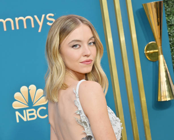 Sydney Sweeney at the 74th Primetime Emmy Awards held at Microsoft Theater on September 12, 2022 in Los Angeles, California — frame 10/57 (612×492)
