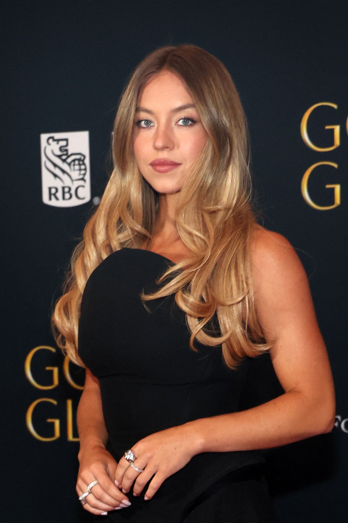 SYDNEY SWEENEY at The Road To the Golden Globes Party at Toronto International Film Festival 09/06/2025 — frame 79/92 (1200×1800)