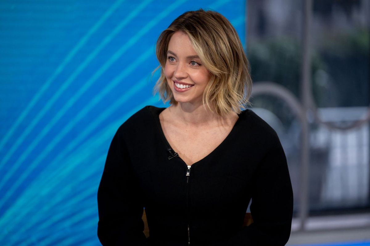 SYDNEY SWEENEY at Today Show in New York 03/20/2024 (1200×800)