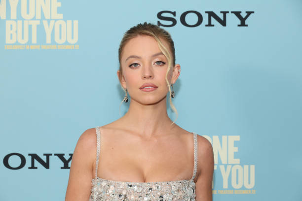 Sydney Sweeney attends Columbia Pictures' "Anyone But You" New York Premiere at AMC Lincoln Square Theater on December 11, 2023 in New York City — frame 7/24 (612×408)