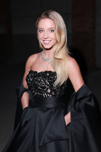 Sydney Sweeney attends Giorgio Armani "One Night In Venice" on September 02, 2023 in Venice, Italy — frame 5/5 (408×612)