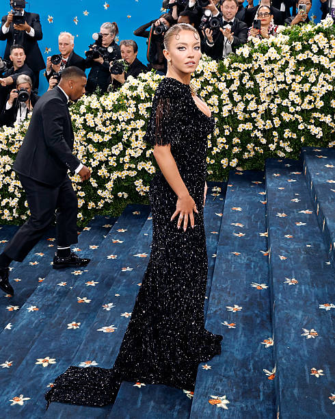 Sydney Sweeney attends "Superfine: Tailoring Black Style", the 2025 Costume Institute Benefit, at Metropolitan Museum of Art on May 05, 2025 in New York City — frame 8/73 (490×612)