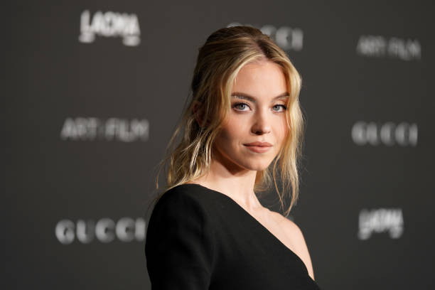 Sydney Sweeney attends the 10th Annual LACMA ART+FILM GALA honoring Amy Sherald, Kehinde Wiley, and Steven Spielberg presented by Gucci at Los Angeles County Museum of Art on November 06, 2021 in Los Angeles, California — frame 3/20 (612×408)