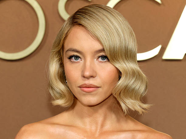 Sydney Sweeney attends the 16th Governors Awards at The Ray Dolby Ballroom on November 16, 2025 in Hollywood, California — frame 300/343 (612×456)