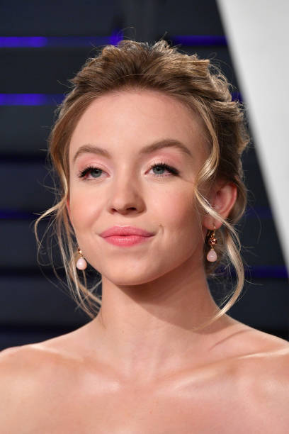 Sydney Sweeney attends the 2019 Vanity Fair Oscar Party hosted by Radhika Jones at Wallis Annenberg Center for the Performing Arts on February 24, 2019 in Beverly Hills, California — frame 147/179 (408×612)