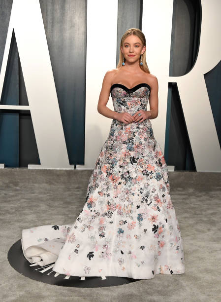 Sydney Sweeney attends the 2020 Vanity Fair Oscar Party hosted by Radhika Jones at Wallis Annenberg Center for the Performing Arts on February 09, 2020 in Beverly Hills, California — frame 153/179 (449×612)