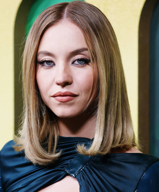 Sydney Sweeney attends the 2022 HBO Emmy's Party at San Vicente Bungalows on September 12, 2022 in West Hollywood, California — frame 17/57 (506×612)