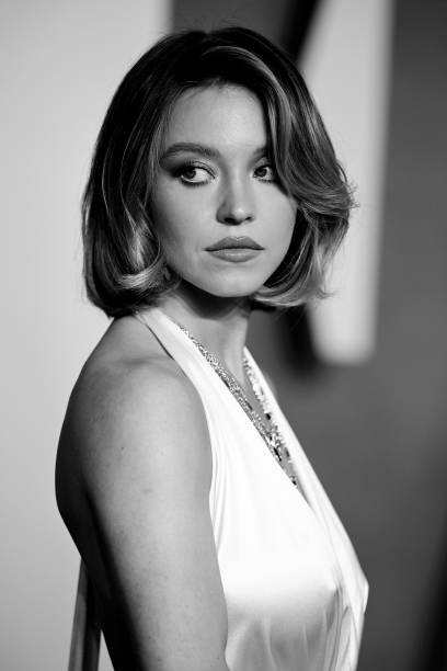 Sydney Sweeney attends the 2024 Vanity Fair Oscar Party hosted by Radhika Jones at Wallis Annenberg Center for the Performing Arts on March 10, 2024 in Beverly Hills, California — frame 131/179 (408×612)