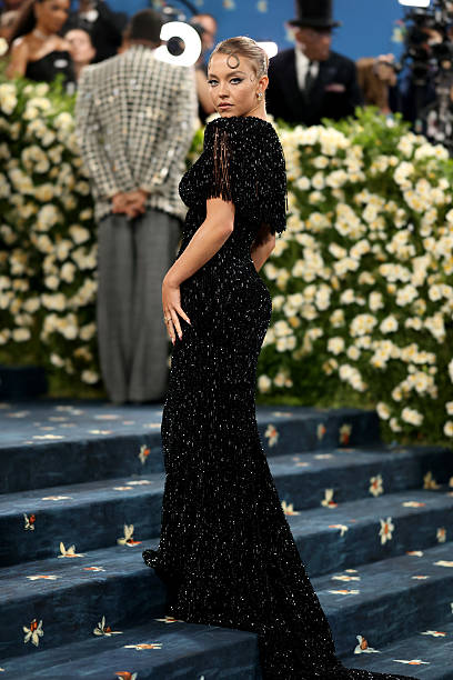 Sydney Sweeney attends the 2025 Met Gala Celebrating "Superfine: Tailoring Black Style" at Metropolitan Museum of Art on May 05, 2025 in New York City — frame 55/73 (408×612)