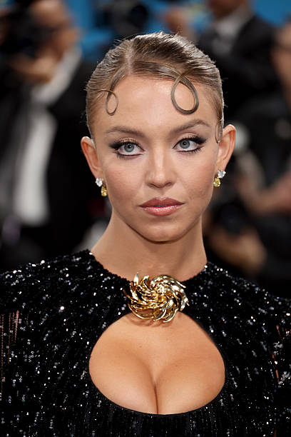 Sydney Sweeney attends the 2025 Met Gala Celebrating "Superfine: Tailoring Black Style" at Metropolitan Museum of Art on May 05, 2025 in New York City — frame 31/73 (408×612)