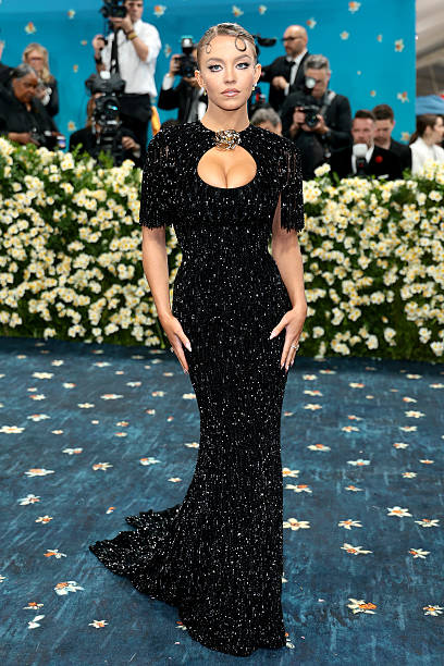 Sydney Sweeney attends the 2025 Met Gala Celebrating "Superfine: Tailoring Black Style" at Metropolitan Museum of Art on May 05, 2025 in New York City — frame 64/73 (408×612)