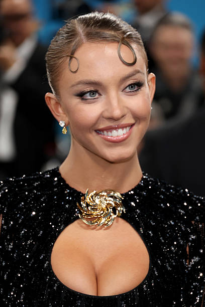 Sydney Sweeney attends the 2025 Met Gala Celebrating "Superfine: Tailoring Black Style" at Metropolitan Museum of Art on May 05, 2025 in New York City — frame 30/73 (408×612)