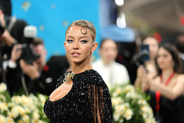 Sydney Sweeney attends the 2025 Met Gala Celebrating "Superfine: Tailoring Black Style" at Metropolitan Museum of Art on May 05, 2025 in New York City — frame 68/73 (612×408)