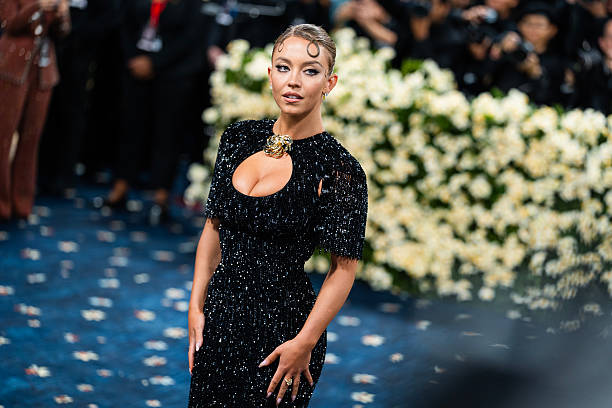 Sydney Sweeney attends the 2025 Met Gala Celebrating "Superfine: Tailoring Black Style" at Metropolitan Museum of Art on May 05, 2025 in New York City — frame 12/73 (612×408)
