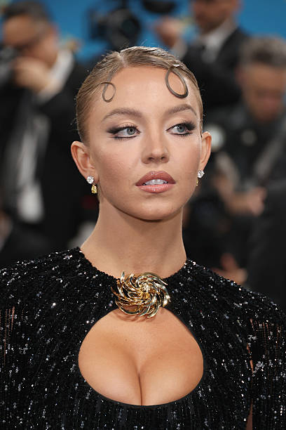 Sydney Sweeney attends the 2025 Met Gala Celebrating "Superfine: Tailoring Black Style" at Metropolitan Museum of Art on May 05, 2025 in New York City — frame 28/73 (408×612)