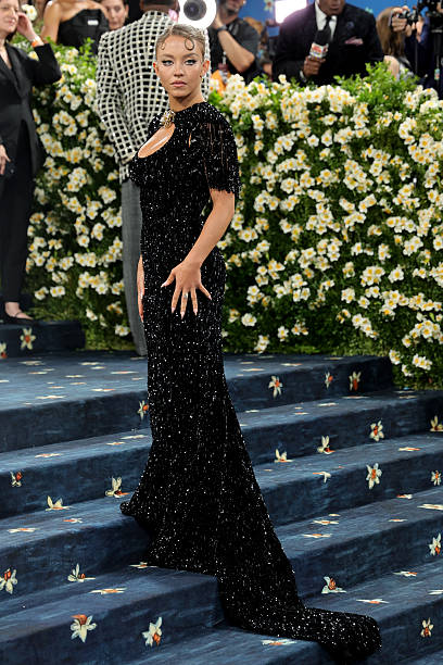 Sydney Sweeney attends the 2025 Met Gala Celebrating "Superfine: Tailoring Black Style" at Metropolitan Museum of Art on May 05, 2025 in New York City — frame 51/73 (408×612)