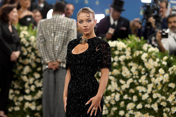 Sydney Sweeney attends the 2025 Met Gala Celebrating "Superfine: Tailoring Black Style" at Metropolitan Museum of Art on May 05, 2025 in New York City — frame 29/73 (612×408)