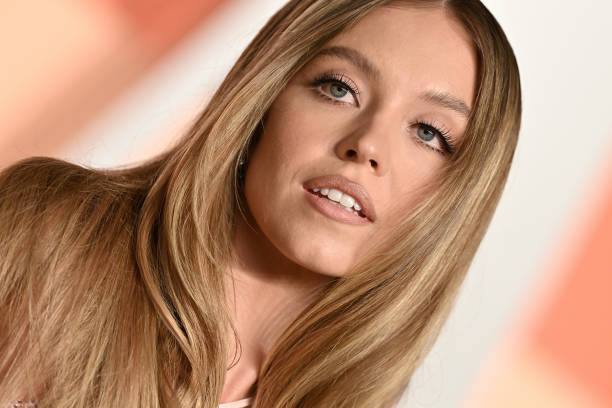 Sydney Sweeney attends the 2025 Vanity Fair Oscar Party Hosted By Radhika Jones at Wallis Annenberg Center for the Performing Arts on March 02, 2025 in Beverly Hills, California — frame 35/179 (612×408)