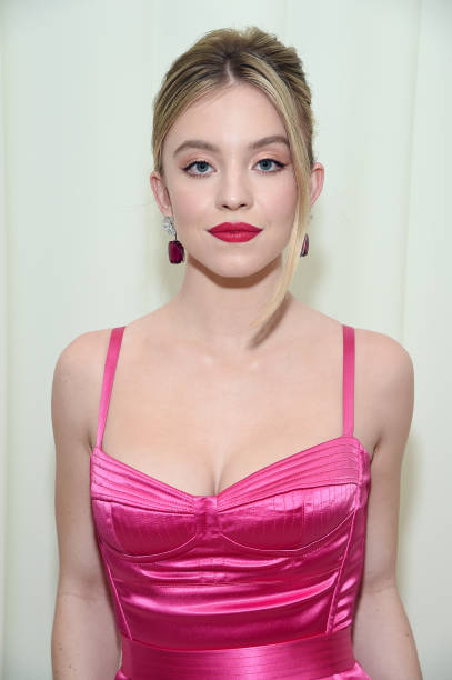 Sydney Sweeney attends the 28th Annual Elton John AIDS Foundation Academy Awards Viewing Party sponsored by IMDb, Neuro Drinks and Walmart on February 09, 2020 in West Hollywood, California — frame 3/20 (407×612)