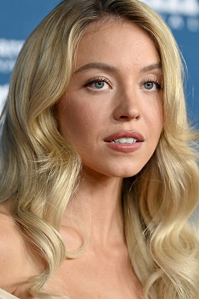 Sydney Sweeney attends the 41st Annual Santa Barbara International Film Festival: Virtuosos Award at The Arlington Theatre on February 08, 2026 in Santa Barbara, California — frame 80/86 (408×612)