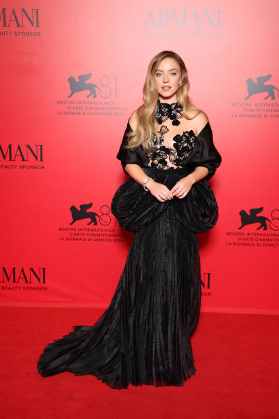 Sydney Sweeney attends the Armani Beauty Passione Party during the 81st Venice International Film Festival at Arsenale on August 31, 2024 in Venice, Italy — frame 28/28 (408×612)