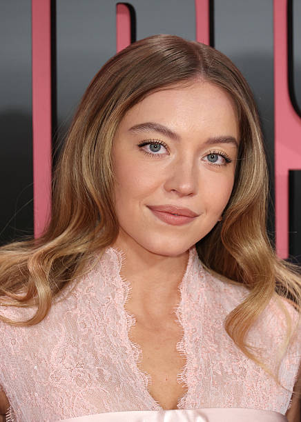Sydney Sweeney attends the "Christy" Headline Gala at the 69th BFI London Film Festival at The Royal Festival Hall on October 17, 2025 in London, England — frame 1/109 (436×612)