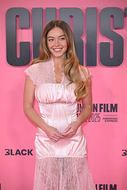 Sydney Sweeney attends the "Christy" Headline Gala at the 69th BFI London Film Festival at The Royal Festival Hall on October 17, 2025 in London, England — frame 47/57 (408×612)