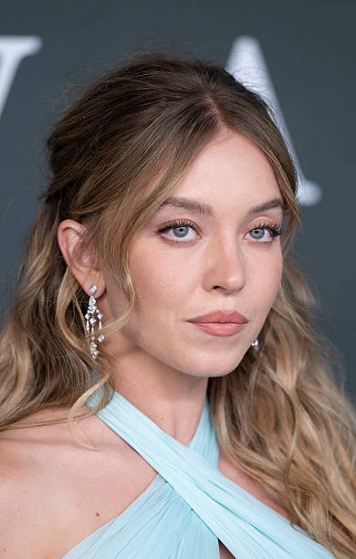 Sydney Sweeney attends the "Echo Valley" European Premiere at the BFI Southbank on June 10, 2025 in London, England — frame 11/18 (390×612)