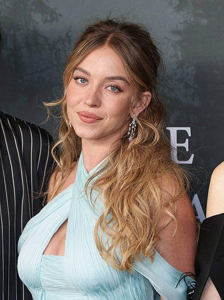 Sydney Sweeney attends the "Echo Valley" European Premiere at the BFI Southbank on June 10, 2025 in London, England — frame 17/18 (457×612)