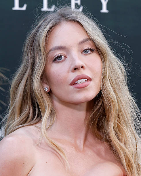 Sydney Sweeney attends the "Echo Valley" New York premiere at AMC Lincoln Square 13 on June 04, 2025 in New York City — frame 5/6 (490×612)