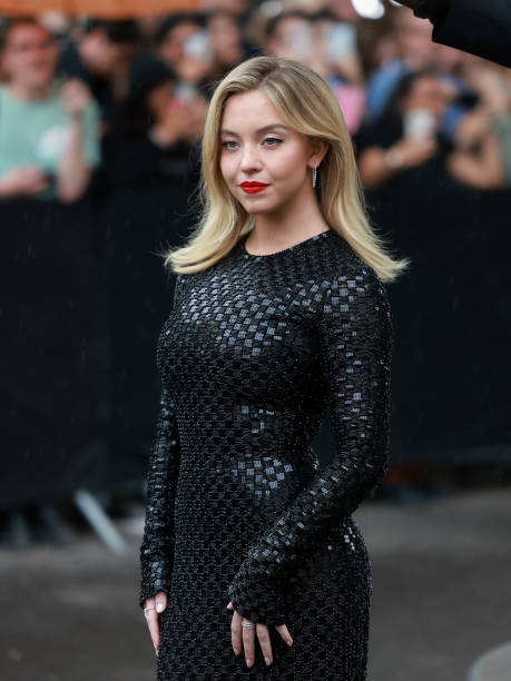 Sydney Sweeney attends the Giorgio Armani Privé Haute Couture Fall/Winter 2023/2024 show as part of Paris Fashion Week on July 04, 2023 in Paris, France — frame 19/44 (459×612)