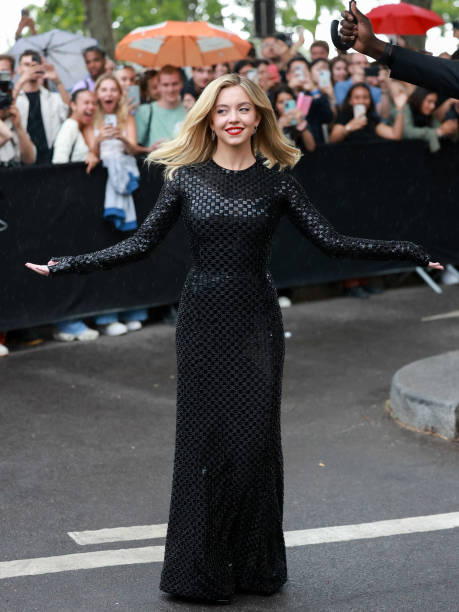 Sydney Sweeney attends the Giorgio Armani Privé Haute Couture Fall/Winter 2023/2024 show as part of Paris Fashion Week on July 04, 2023 in Paris, France — frame 18/44 (459×612)