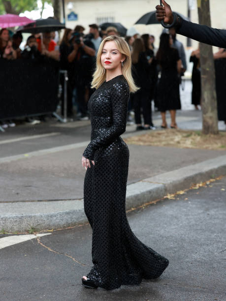 Sydney Sweeney attends the Giorgio Armani Privé Haute Couture Fall/Winter 2023/2024 show as part of Paris Fashion Week on July 04, 2023 in Paris, France — frame 22/44 (459×612)