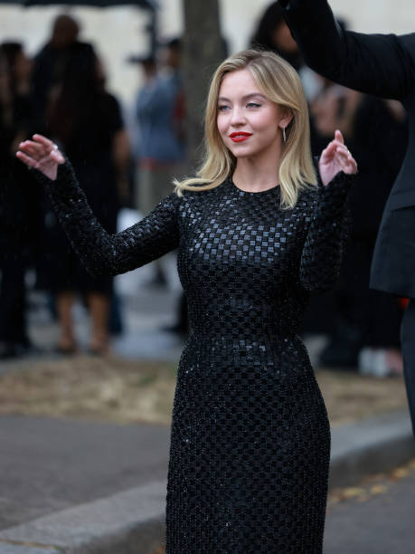 Sydney Sweeney attends the Giorgio Armani Privé Haute Couture Fall/Winter 2023/2024 show as part of Paris Fashion Week on July 04, 2023 in Paris, France — frame 24/44 (459×612)
