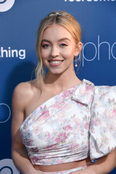 Sydney Sweeney attends the LA Premiere of HBO's "Euphoria" at The Cinerama Dome on June 04, 2019 in Los Angeles, California — frame 198/239 (408×612)