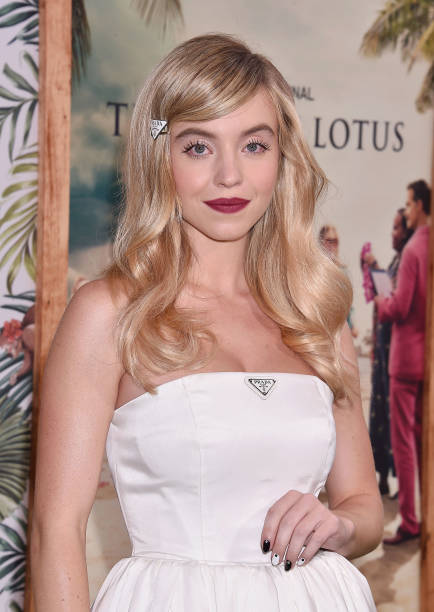Sydney Sweeney attends the Los Angeles Premiere of the new HBO Limited Series "The White Lotus" on July 07, 2021 in Pacific Palisades, California — frame 2/22 (434×612)