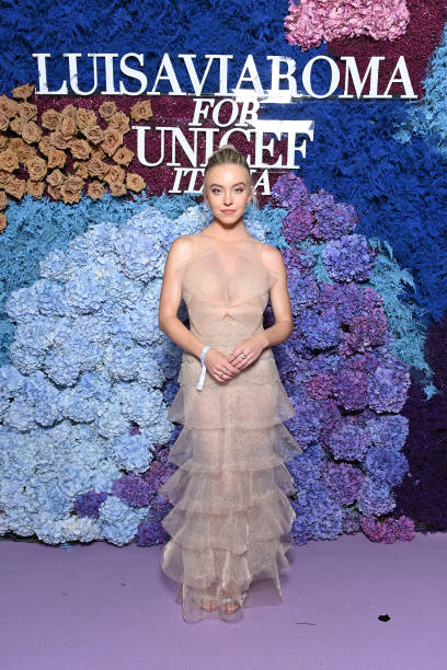 Sydney Sweeney attends the LuisaViaRoma for Unicef event at La Certosa di San Giacomo on July 31, 2021 in Capri, Italy (408×612)
