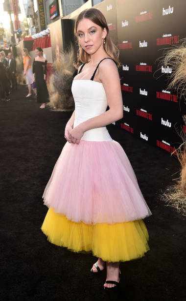 Sydney Sweeney attends the season 2 premiere of Hulu's "The Handmaid's Tale" at the TCL Chinese Theatre on April 19, 2018 in Hollywood, California — frame 3/4 (380×612)